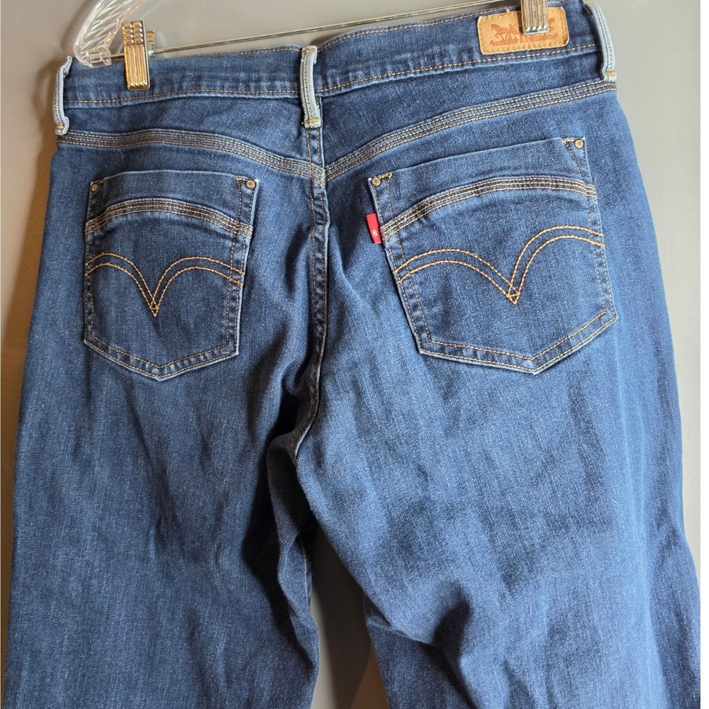 Levis Womens Medium Wash Denim Capri Jeans Cuffed Cropped Pants Size 6